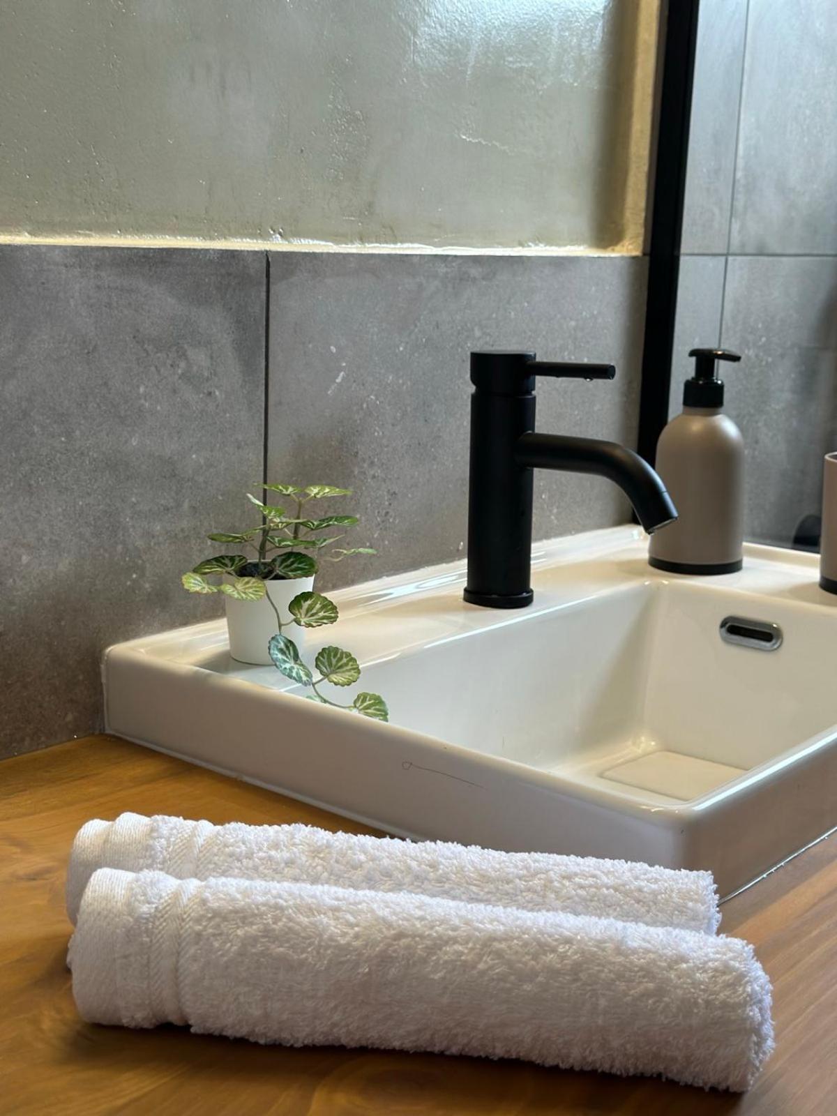 2 Doors Apartment Кавала Екстериор снимка